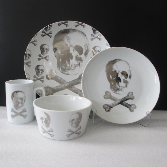 Z GALLERIE "SKULL & BONES" DINNERWARE SET❤️ - Picture 2 of 16